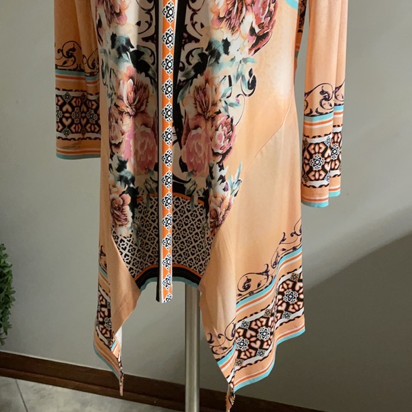 Women’s V neckline Floral VINTAGE ASYMMETRICAL TUNIC. Size Large - Picture 4 of 12